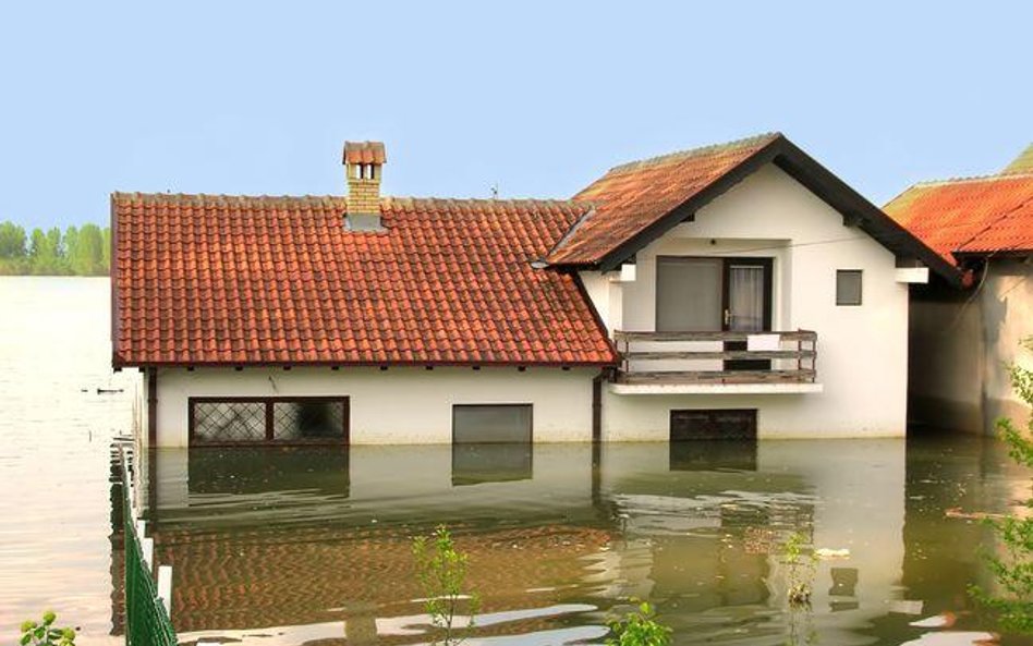 Wypłacone odszkodowanie za szkody nie może być pomniejszone o zasiłek z pomocy społecznej