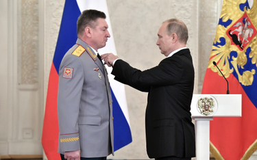 Gen. Łapin odznaczany w 2017 roku przez Władimira Putina za działania w Syrii