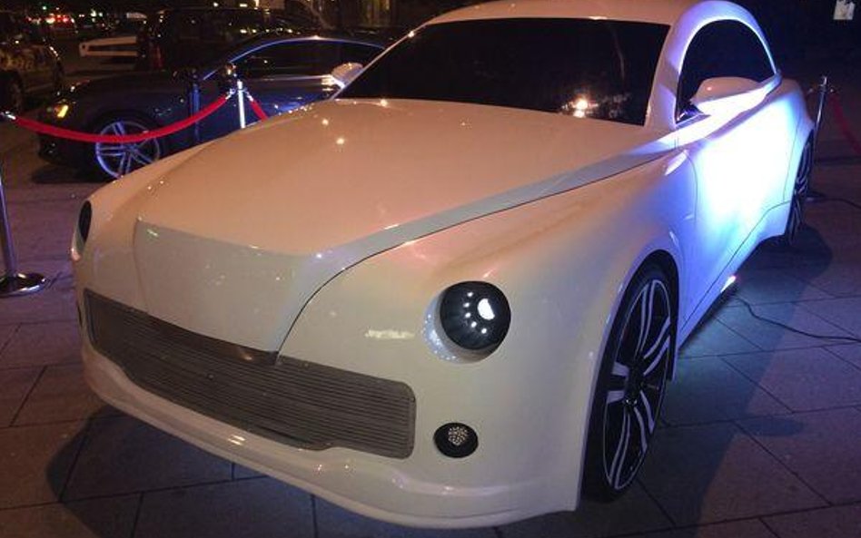 Klasyczny biały kolor, bezkompromisowy przód, agresywne 22-calowe koła - to nowa warszawa