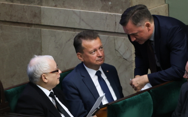 Wicepremier, prezes PiS Jarosław Kaczyński (L), minister obrony narodowej Mariusz Błaszczak (C) oraz