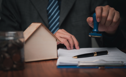 Prowizja dla agentów nieruchomości od obu stron transakcji  – czy to legalne?
