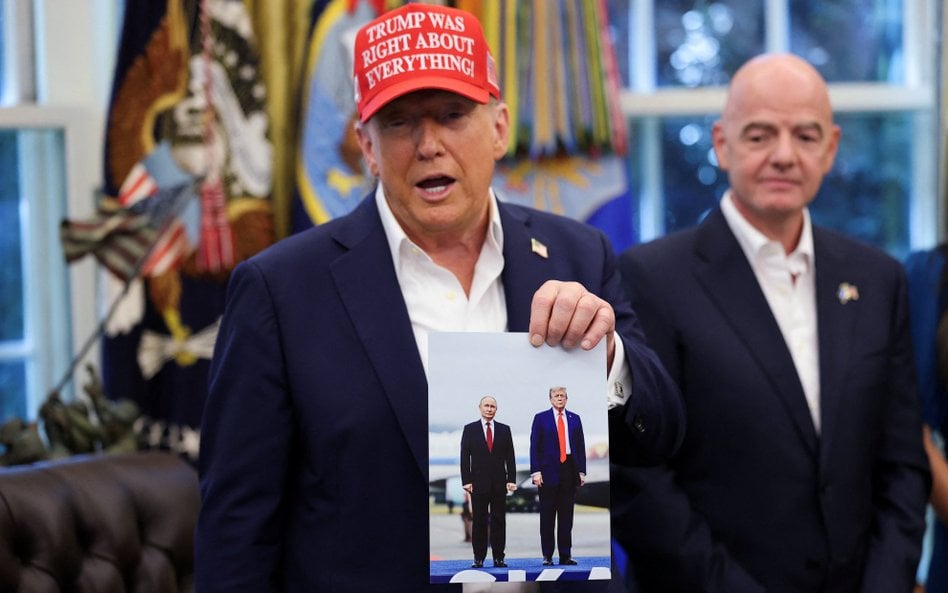 Donald Trump przyjął niedawno w Białym Domu szefa FIFA Gianniego Infantina. Podczas tej wizyty pochw
