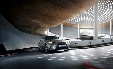 Lexus IS 300h – Sportowy sedan klasy średniej
