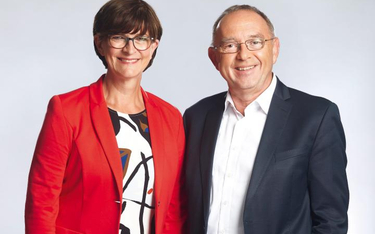 Dwoje współprzewodniczących Saskia Esken i Norbert Walter-Borjans zaproponowali SPD mocny skręt w le