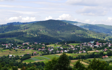 Istebna leży w Beskidzie Śląskim, w pobliżu granicy z Czechami i Słowacją.