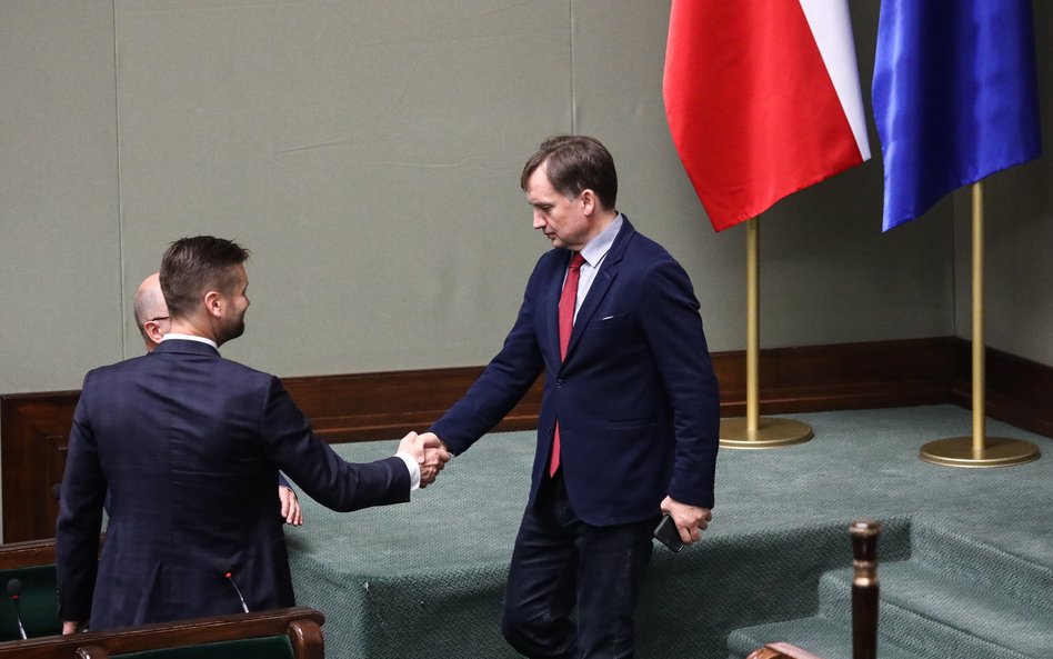 Minister sprawiedliwości, prokurator generalny Zbigniew Ziobro (P) oraz minister sportu i turystyki 