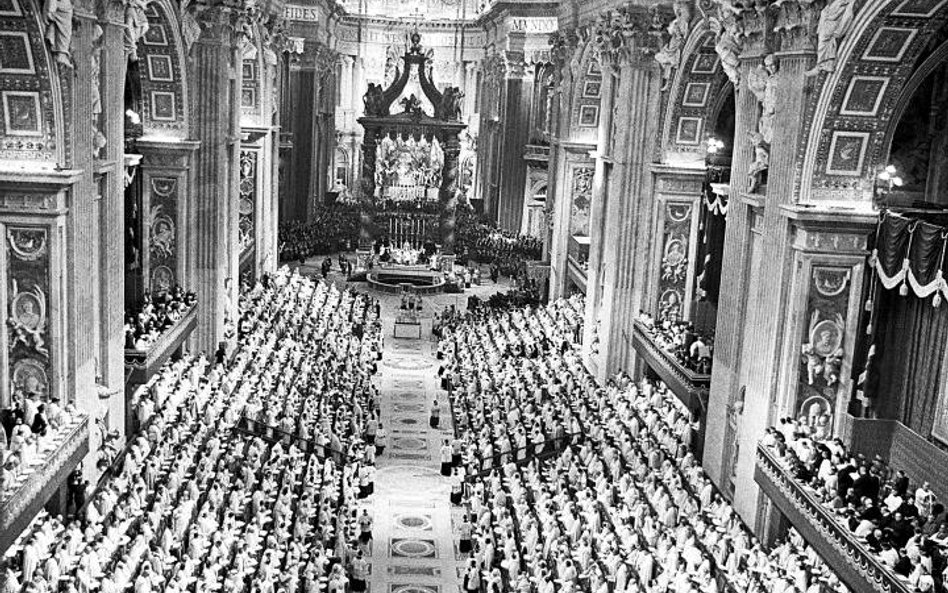 W obradach Soboru Watykańskiego II rozpoczętego w 1962 roku uczestniczył także abp Lefebvre