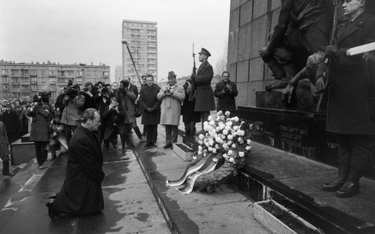 Historyczny gest kanclerza RFN Willy’ego Brandta podczas wizyty w Warszawie 7 grudnia 1970 r. Kancle
