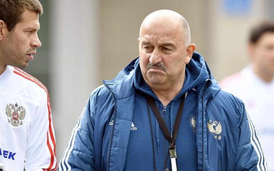 Trener reprezentacji Rosji Stanisław Czerczesow i napastnik Fiodor Smołow