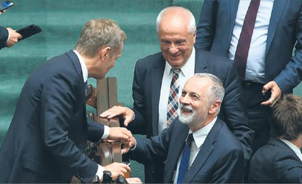 Zgodnie z przewidywaniami Donald Tusk dostał wczoraj wieczorem wotum zaufania. Za głosowało 237 posł