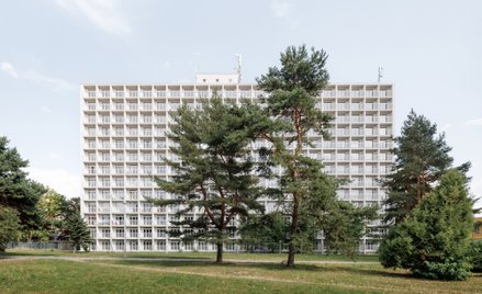 Hotel wybudowano w latach 60. ubiegłego wieku.