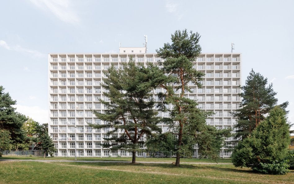 Hotel wybudowano w latach 60. ubiegłego wieku.