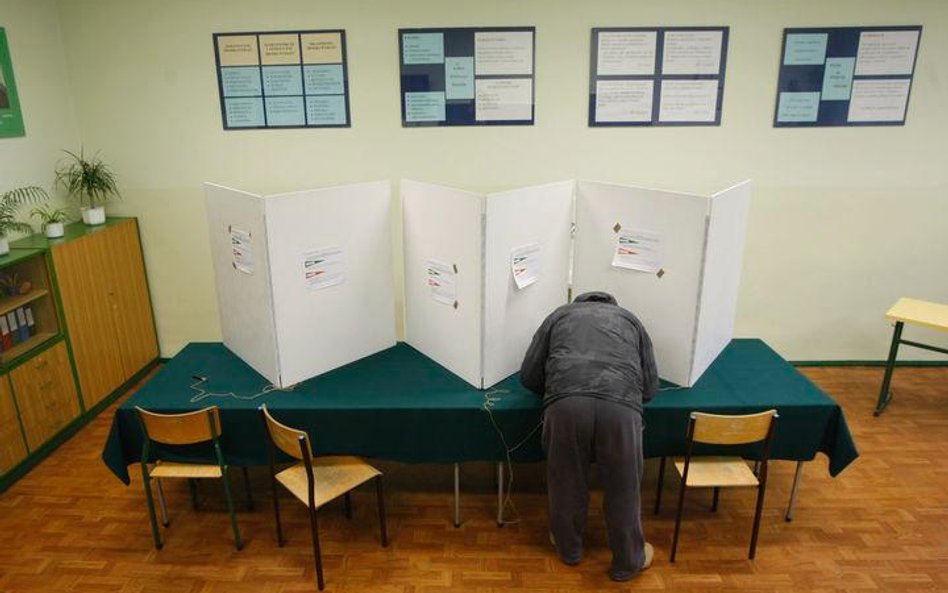 Kandydaci alfabetycznie – PiS unika sporów o listy