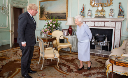 Boris Johnson podczas audiencji u królowej Elżbiety II, fot. z 23 czerwca 2021 r.