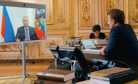 Akurat Emmanuel Macron nie patrzy na Władimira Putina jak w obrazek, ale jego wielcy rywale w przysz