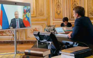 Akurat Emmanuel Macron nie patrzy na Władimira Putina jak w obrazek, ale jego wielcy rywale w przysz