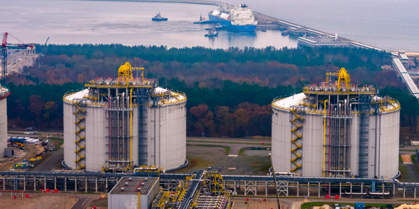 Enea, PGE i Unimot rozbijają monopol Orlenu na import gazu LNG
