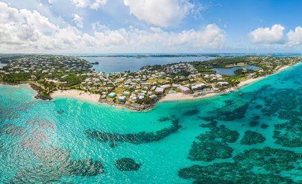 Pod Bermudami znajduje się około 20-kilometrowa warstwa skał