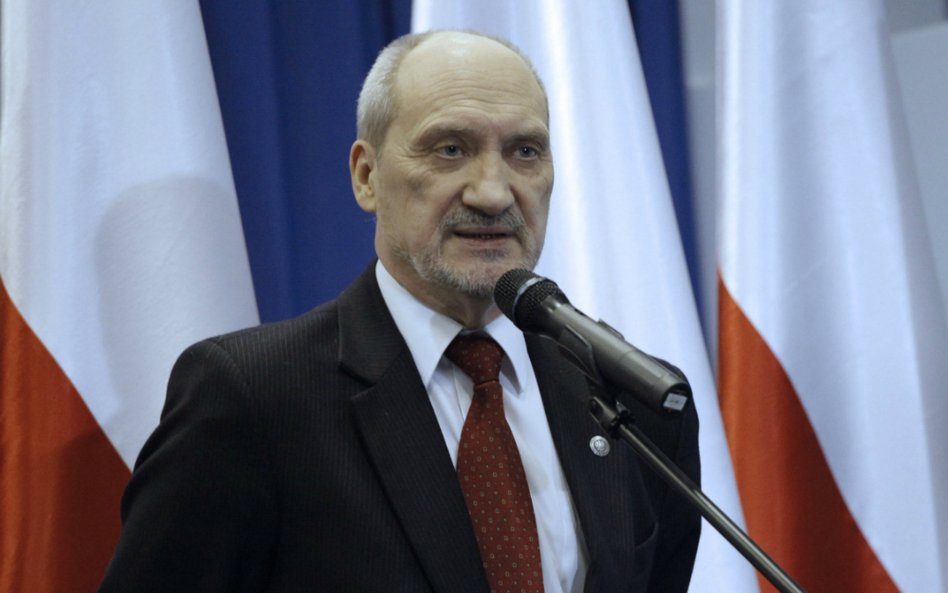 Antoni Macierewicz: TU-154M nie uderzył w drzewo