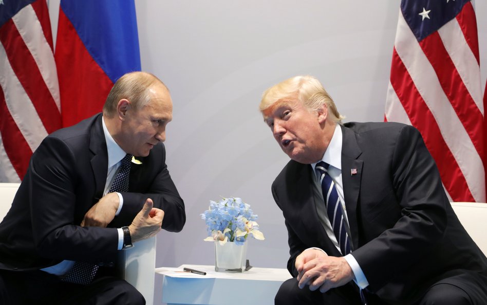 Donald Trump znów, jak przed wojną w Ukrainie, traktuje Władimira Putina jak normalnego polityka, a 