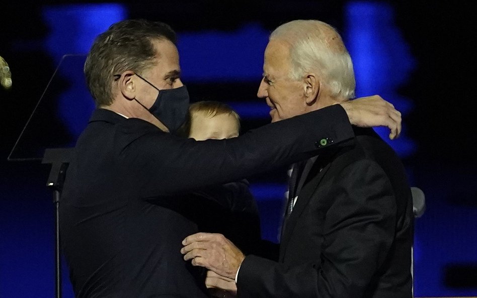 Hunter i Joe Biden 7 listopada, zaraz po wyborach, w rodzinnym mieście Wilmington, stan Delaware