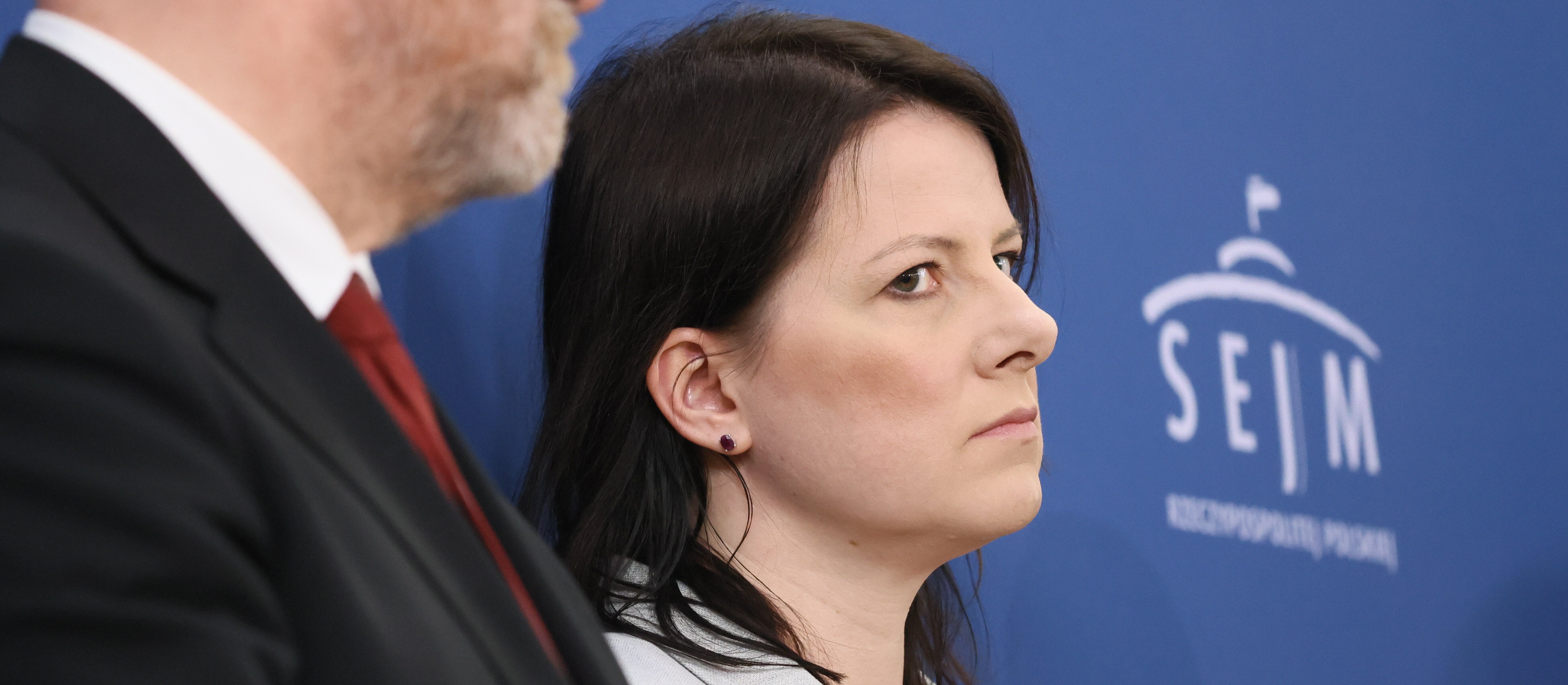 Słynna lekarka przeprowadza sterylizacje kobiet. Czy jest to nielegalne?