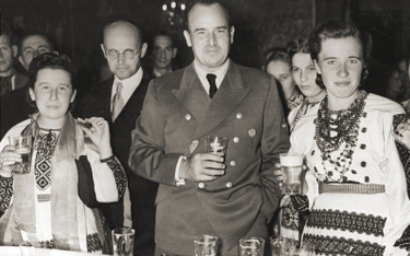 Wołodymyr Kubijowycz (w okularach, po lewej) i Hans Frank