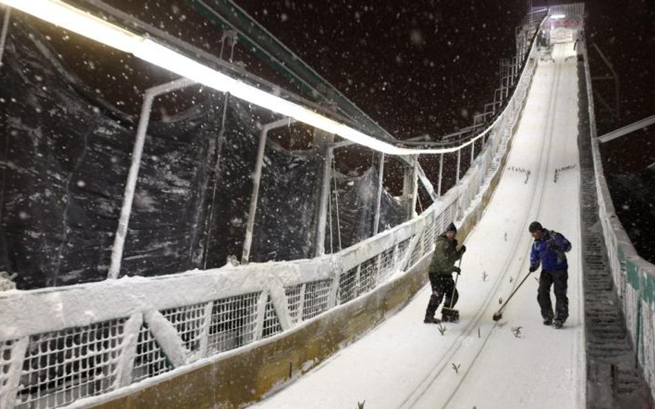 Kuusamo to zwykle wielki śnieg, jeszcze większy mróz i dużo wiatru. Biegacze dają sobie z tym radę, 