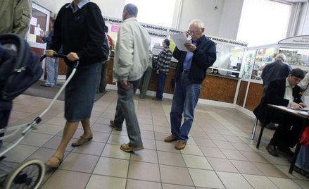Do końca kwietnia wszystkie urzędy skarbowe w kraju czynne są do godziny 18.00.