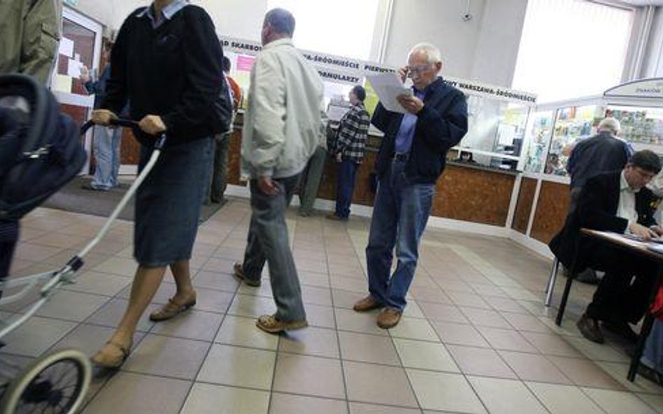 Do końca kwietnia wszystkie urzędy skarbowe w kraju czynne są do godziny 18.00.