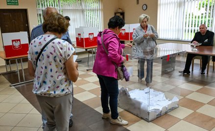 Głosowanie w Rewalu. Rewal należy do miejscowości z największą frekwencją w I turze wyborów