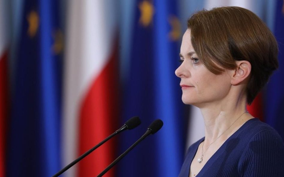 Emilewicz potwierdza 180 dni na zwroty