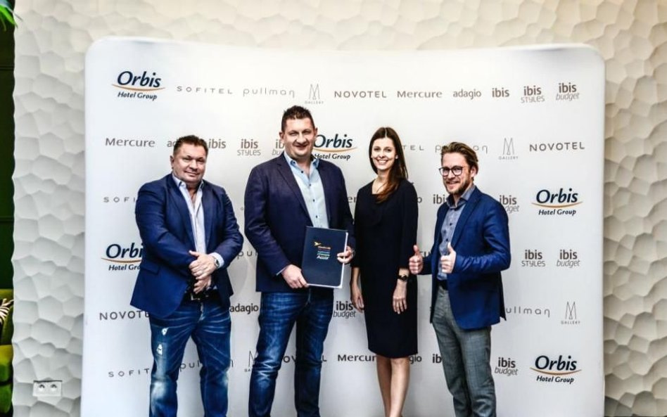 Od lewej: wiceprezes City Interhotels Yury Mikhaliou, prezes tej spółki Marek Piotrowski, radca praw