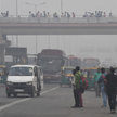 Indie: "Miasto nie nadaje się do życia". Delhi walczy ze smogiem