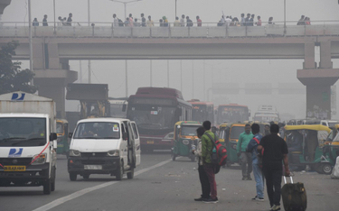 Indie: "Miasto nie nadaje się do życia". Delhi walczy ze smogiem