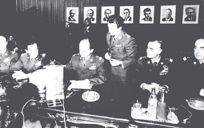 Pułkownik Ryszard Kukliński (stoi w środku) przez dziesięć lat przekazał CIA tysiące stron poufnych 