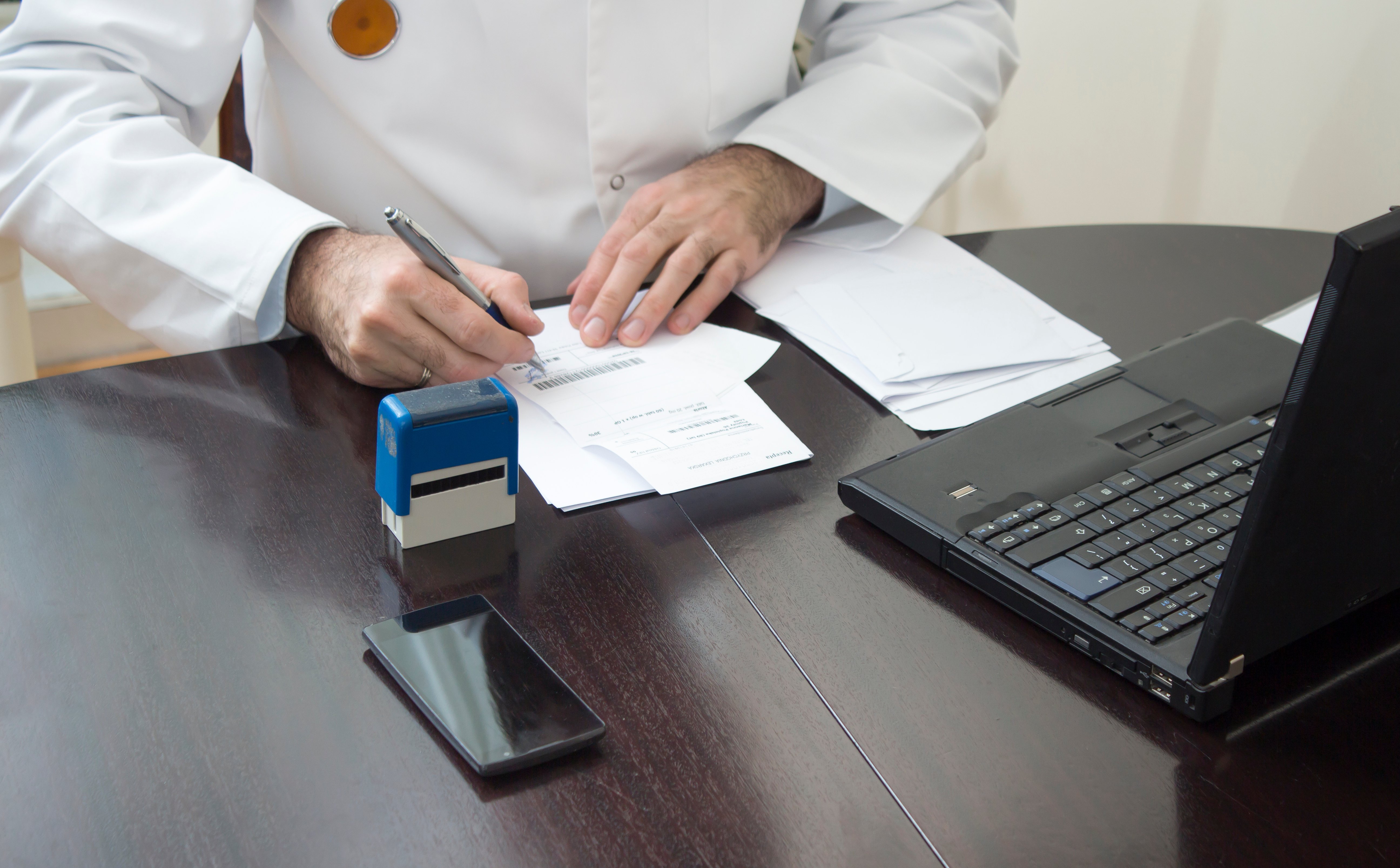 L4 w jednej firmie, a praca w drugiej? Rzecznik MŚP ostrzega przed skutkami zmian w prawie