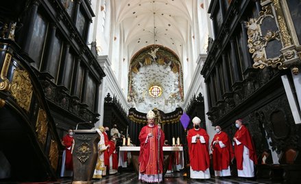 Abp Tadeusz Wojda podczas uroczystości kanonicznego objęcia Archidiecezji Gdańskiej