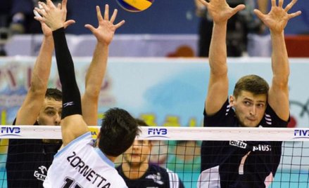 Argentyński atak blokują Fabian Drzyzga i Piotr Nowakowski