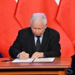 Prezes Prawa i Sprawiedliwości Jarosław Kaczyński podczas podpisania umowy koalicyjnej Zjednoczonej 