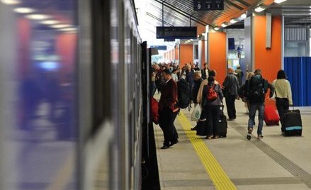 W pociągach przybyło pasażerów, ubywa jednak towarów
