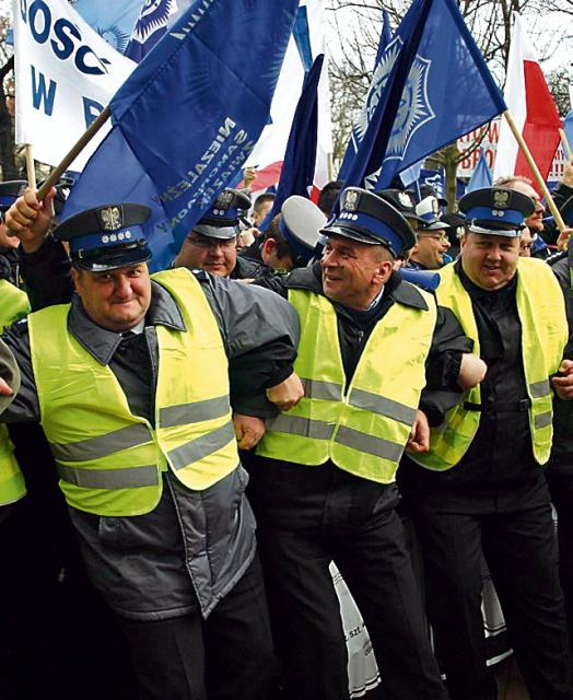 Policjanci Szykują Się Do Walki - Rp.pl