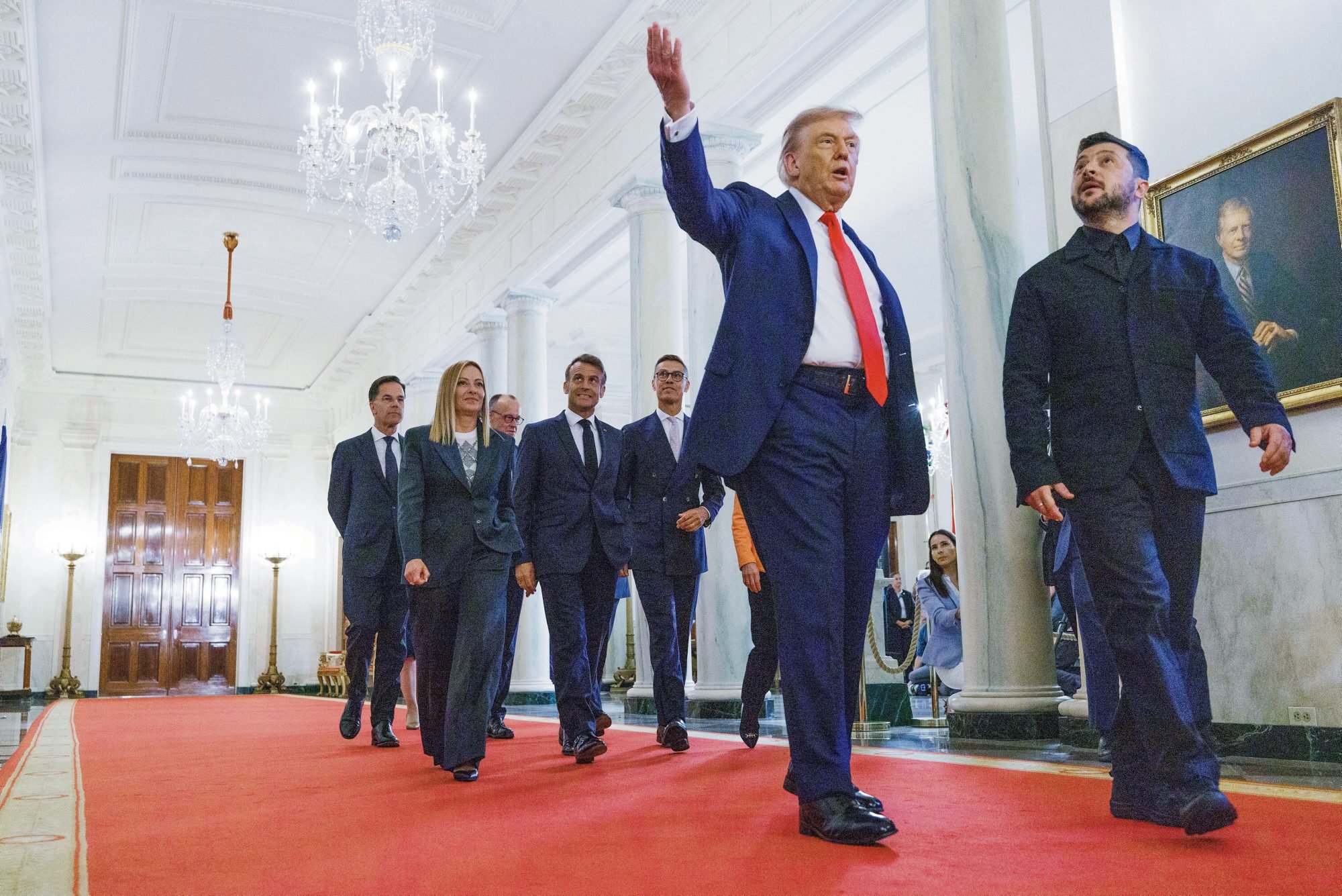 Europa wychodzi z cienia Ameryki. Czy obroni Ukrainę?