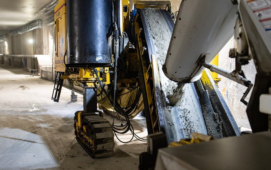 Jednym z elementów, które obecnie są budowane w tunelu są murki oporowe.