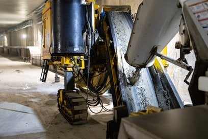 Jednym z elementów, które obecnie są budowane w tunelu są murki oporowe.