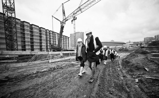 Krzysztof Penderecki i Tomasz Konior na placu budowy katowickiego NOSPR-u.