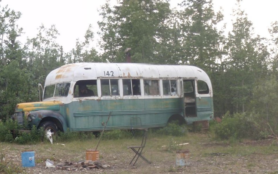 Chciała dotrzeć do "magicznego autobusu". W drodze zmarła