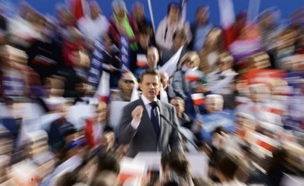 Trudno jednoznacznie stwierdzić, kim naprawdę jest Rafał Trzaskowski, bo od lat przykleja się mu róż