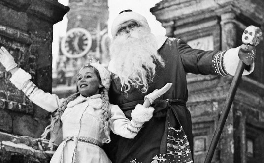 W latach 50. do Dziadka Mroza dołączyła wierna pomocnica Śnieżynka (ros. Snieguroczka)