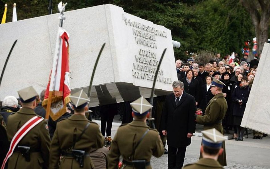 Prezydent Bronisław Komorowski mówił na Powązkach, że najpiękniejszym pomnikiem ofiar byłby „pomnik 